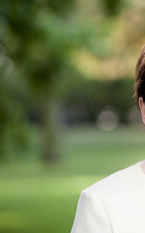 Premier Ewa Kopacz gratuluje medalistom Pawłowi Fajdkowi i Wojciechowi Nowickiemu